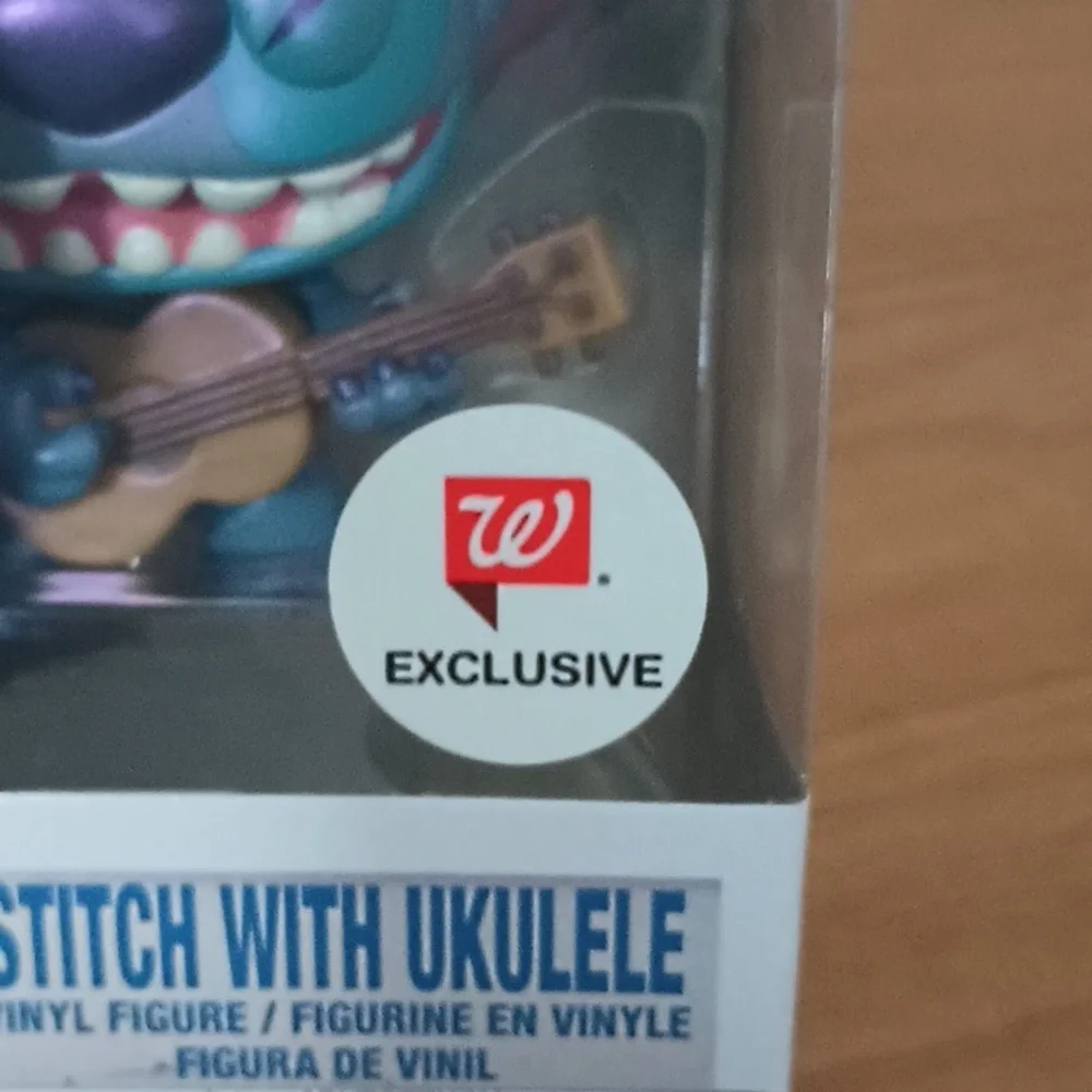 Disney Stitch with Ukulele Funko Pop - Picture 4 of 5